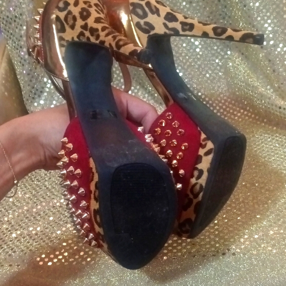 Guess~Stunning Platform Stilettos🔥 - Picture 3 of 8